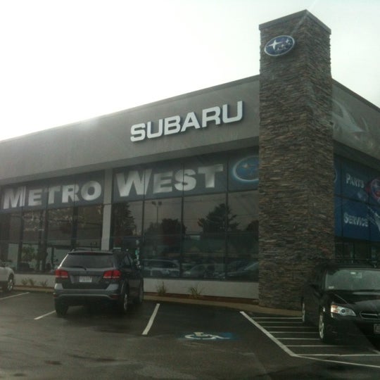 รูปภาพถ่ายที่ Metrowest Subaru โดย Kenneth W. เมื่อ 8/16/2012
