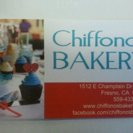 Foto tirada no(a) Chiffonos Bakery por Amanda G. em 2/19/2012