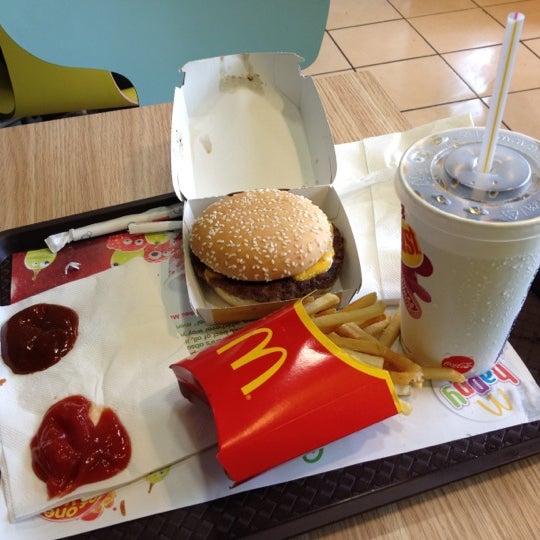 6/7/2012 tarihinde theskuguy ..ziyaretçi tarafından McDonald&#39;s'de çekilen fotoğraf