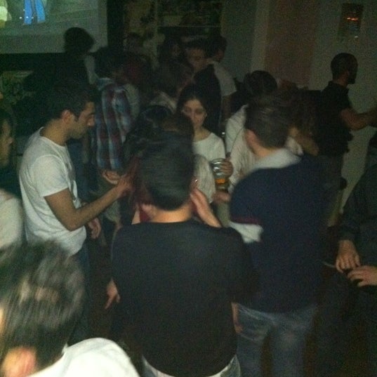 Foto tomada en Seksek Cafe&amp;Bar  por çağlar ç. el 3/3/2012