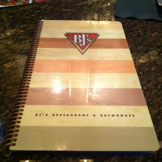 รูปภาพถ่ายที่ BJ&#39;s Restaurant &amp; Brewhouse โดย Nate เมื่อ 3/4/2012