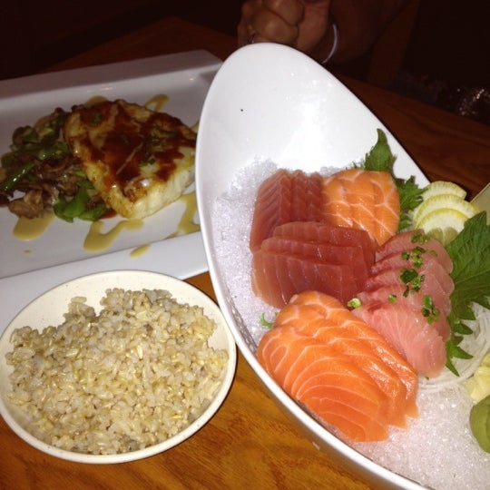 Foto tomada en Ginza Japanese Cuisine &amp; Hibachi  por Bill B. el 5/13/2012