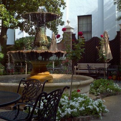 Снимок сделан в Mills House Charleston, Curio Collection by Hilton пользователем Stacey L. 5/28/2012