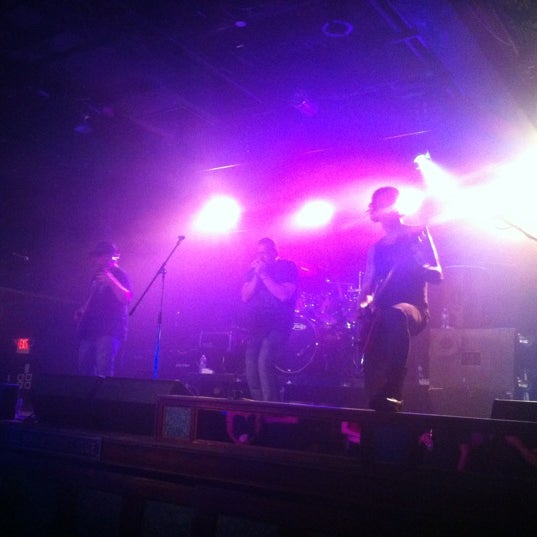 Foto tomada en Mulcahy&#39;s Pub &amp; Concert Hall  por Jeff W. el 8/12/2012