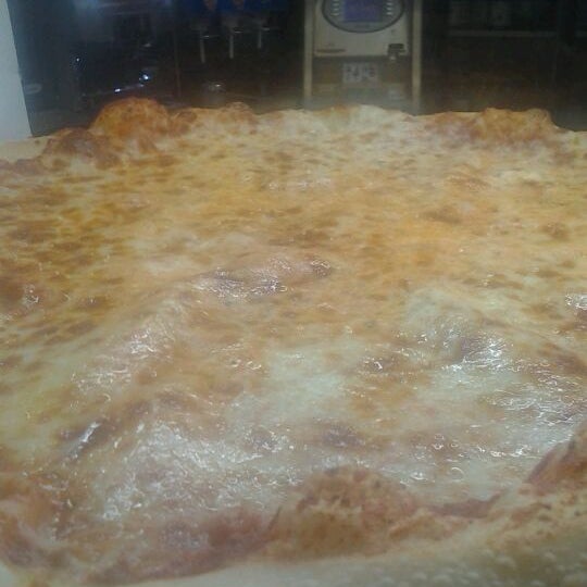 Снимок сделан в OMG Pizza пользователем Alex N. 4/12/2012
