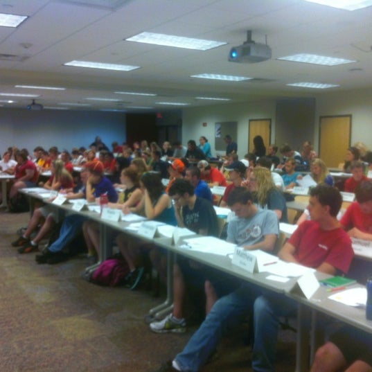 รูปภาพถ่ายที่ Hixson-Lied Student Success Center โดย Easten เมื่อ 9/4/2012