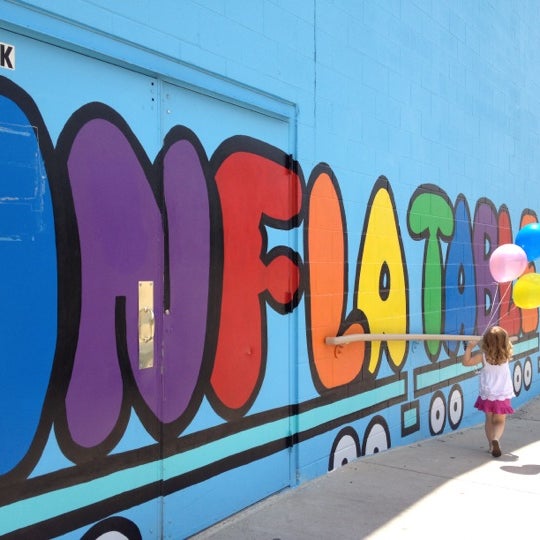 5/15/2012にParkがLocomotion Inflatable Playで撮った写真
