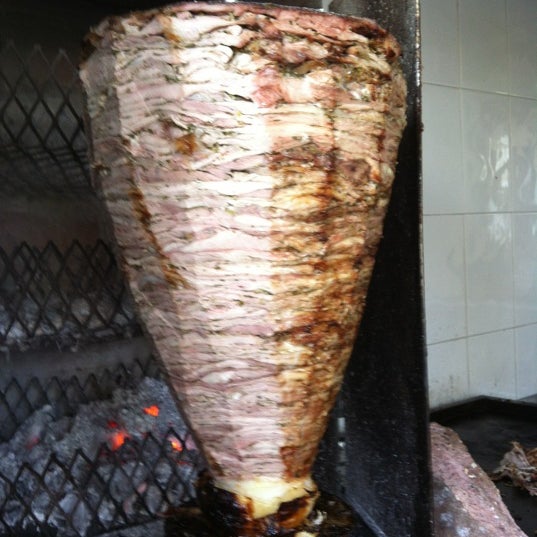 Foto diambil di El Saudí Tacos y Tortas Arabes oleh Grardo U. pada 6/27/2012