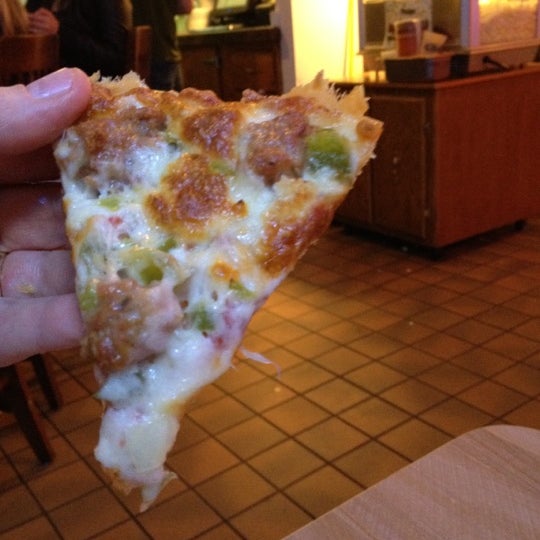 Foto tirada no(a) The Cloverleaf Pizza por Bill D. em 3/3/2012