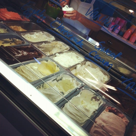 6/18/2012にRebecca L.がeCreamery Ice Cream &amp; Gelatoで撮った写真