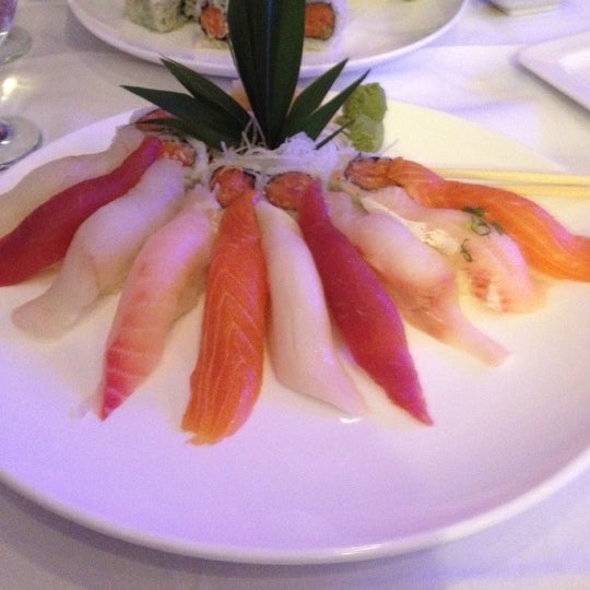 Das Foto wurde bei Sakura Japanese Restaurant von Troy M. am 2/10/2012 aufgenommen
