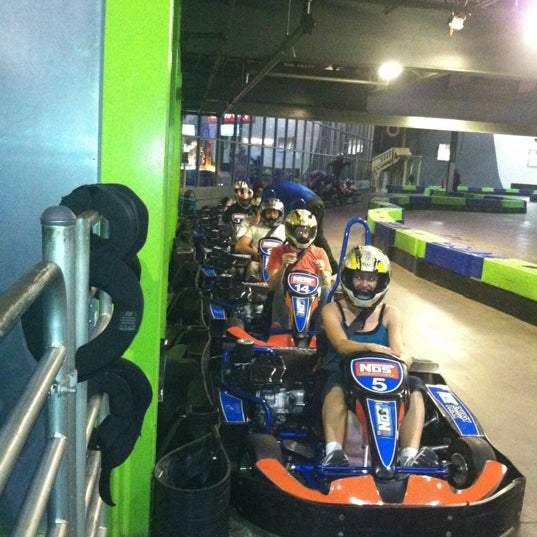 Photo prise au Andretti Indoor Karting &amp; Games Roswell par Valerie P. le4/3/2012