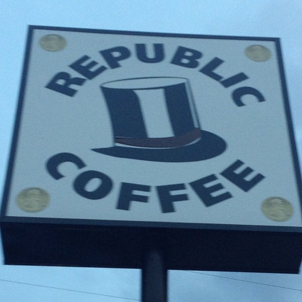 Photo prise au Republic Coffee par Red B. le8/19/2012