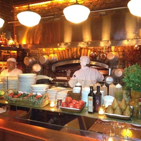 8/1/2012 tarihinde Eyal G.ziyaretçi tarafından Apizz Restaurant'de çekilen fotoğraf