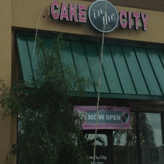 Photo taken at Cake In The City by Miss Nellom on 8/29/2012