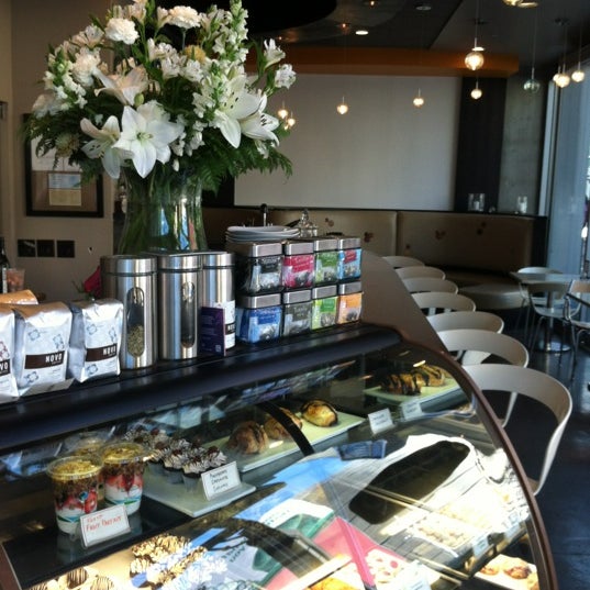 Photo taken at Crave Dessert Bar &amp; Lounge by Glorianna S. on 5/8/2012