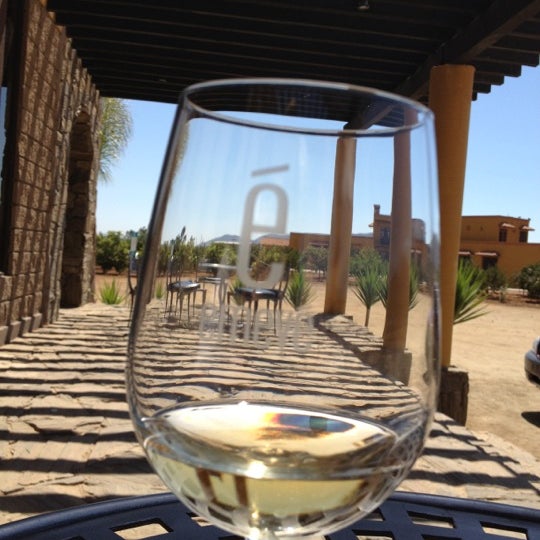 Foto diambil di Vinicola Émeve - De los mejores vinos del Valle de Guadalupe oleh Julio S. pada 8/5/2012