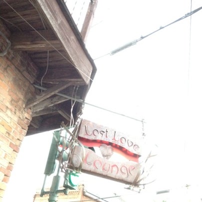 Das Foto wurde bei Lost Love Lounge von Holiday am 7/30/2012 aufgenommen