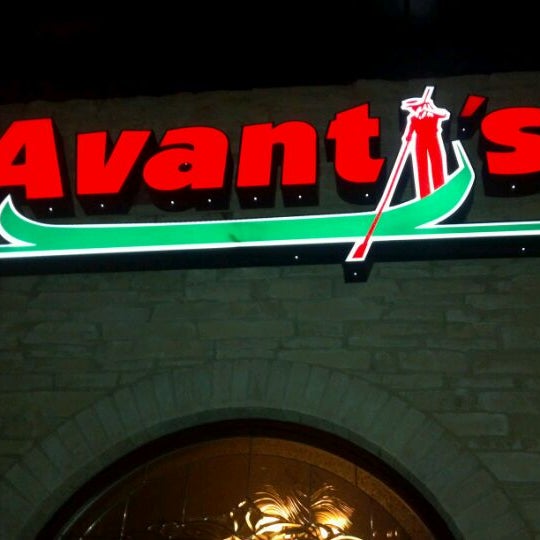 Снимок сделан в Avanti&#39;s Italian Restaurant - North Peoria пользователем Martel J. 3/4/2012