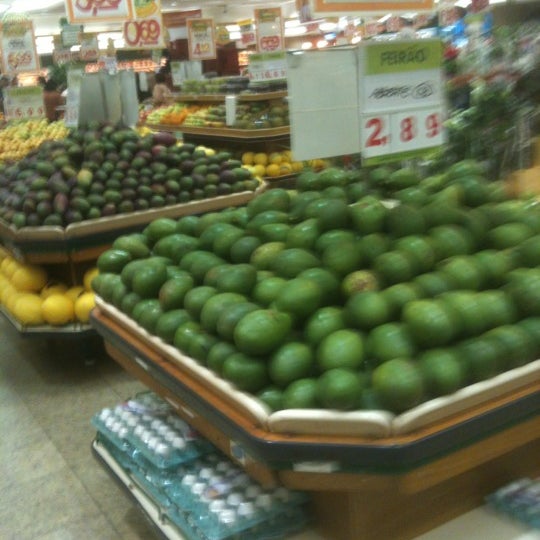 Foto diambil di Sonda Supermercados oleh Fabio C. pada 9/5/2012