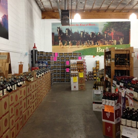 Foto scattata a Liquor Barn da Jason M. il 5/28/2012