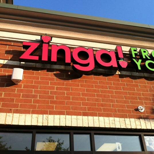 Foto scattata a Zinga Frozen Yogurt da Josh L. il 6/19/2012