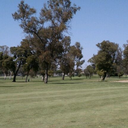 รูปภาพถ่ายที่ Chester Washington Golf Course โดย Darcy F. เมื่อ 4/28/2012