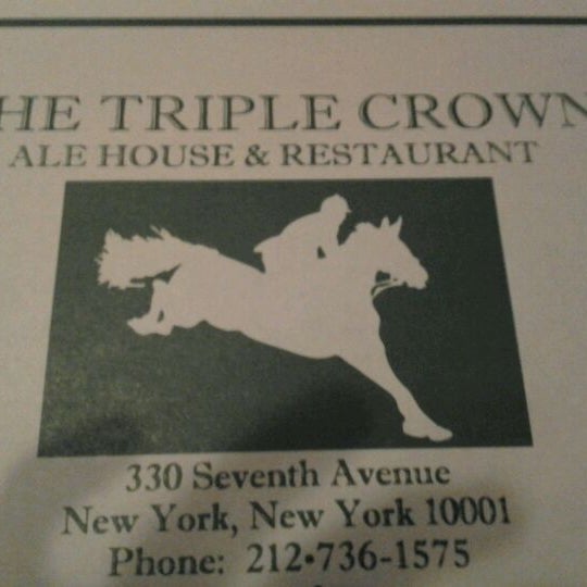 Foto tomada en The Triple Crown Ale House &amp; Restaurant  por Joseph H. el 4/15/2012