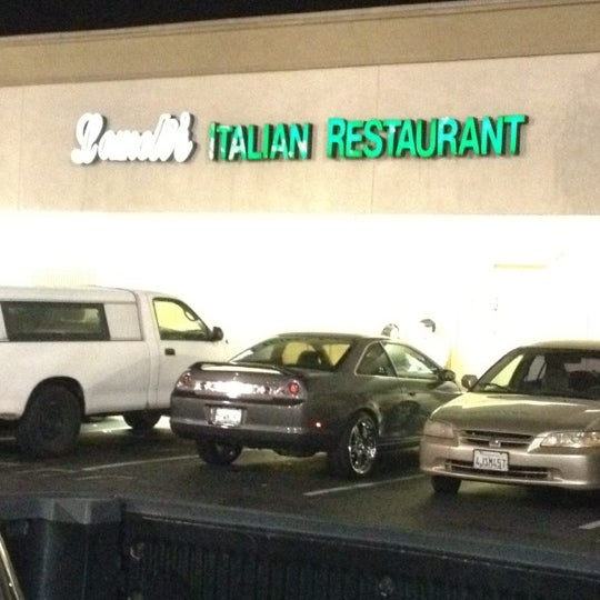 2/11/2012 tarihinde Craig Y.ziyaretçi tarafından Lomeli&#39;s Italian Restaurant'de çekilen fotoğraf