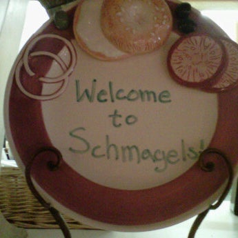Foto tirada no(a) Schmagel&#39;s Bagels por Domingo C. em 6/5/2012