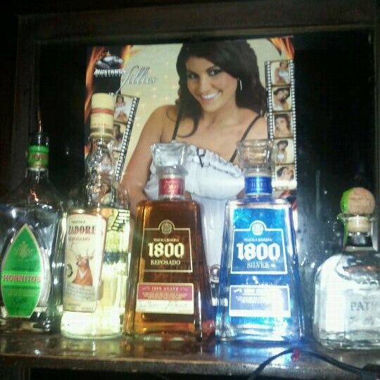 Foto diambil di Eastsider Bar oleh Abigail S. pada 3/31/2012