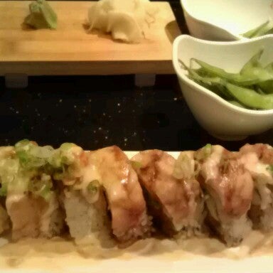 Снимок сделан в Maizuru Sushi Bar &amp; Japanese Restaurant пользователем Mobius G. 9/13/2012