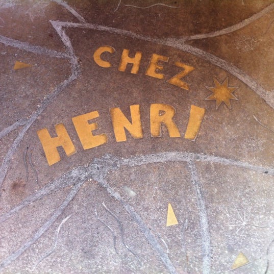 รูปภาพถ่ายที่ Chez Henri โดย Melissa M. เมื่อ 8/2/2012