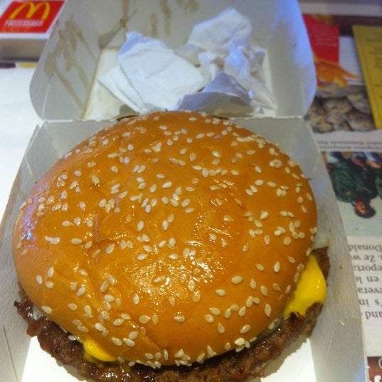 รูปภาพถ่ายที่ McDonald&#39;s โดย Casper v. เมื่อ 2/11/2012