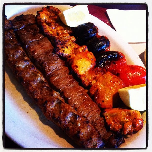 Foto scattata a Shahrzad Persian Cuisine da Alejandro R. il 7/4/2012