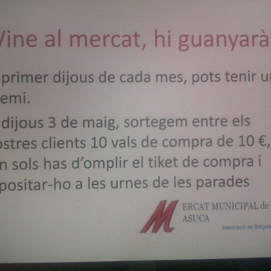 รูปภาพถ่ายที่ Mercat Municipal de la Masuca โดย Ma Angels S. เมื่อ 4/19/2012