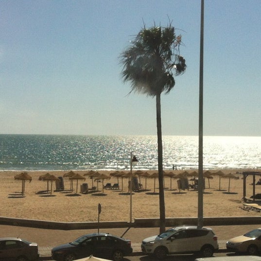 Das Foto wurde bei Hotel Cádiz Paseo del Mar - Affiliated by Meliá von Jose Luis S. am 5/22/2012 aufgenommen