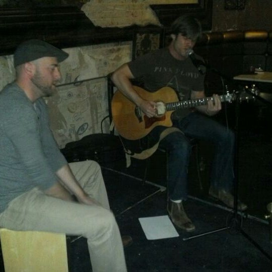 รูปภาพถ่ายที่ Salvage Bar &amp; Lounge โดย Sean D. เมื่อ 3/22/2012