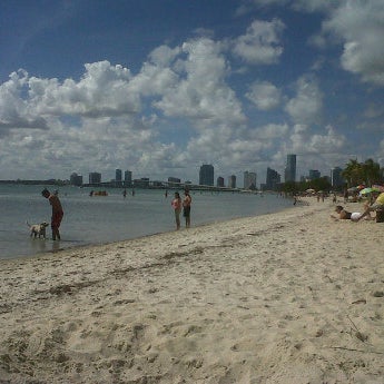 Foto scattata a Sailboards Miami Water Sports da Hugo S. il 3/18/2012