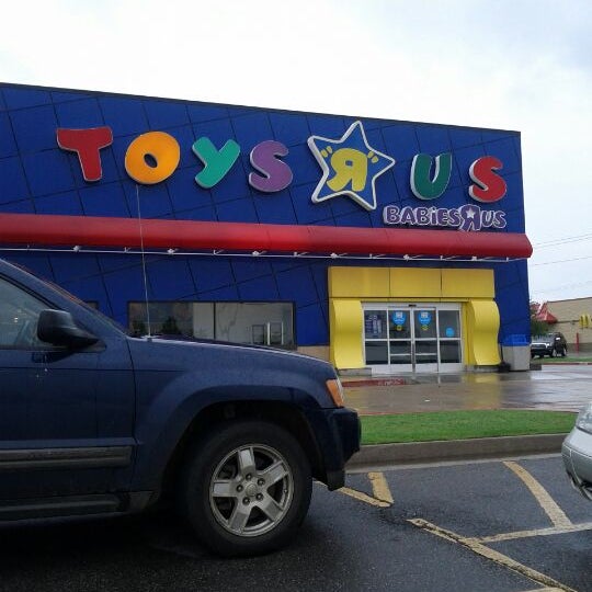 Toys R Us Now Closed Toy Game Store In Oklahoma City