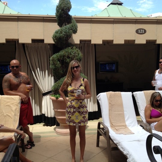 7/21/2012에 Uriah B.님이 Azure Luxury Pool (Palazzo)에서 찍은 사진