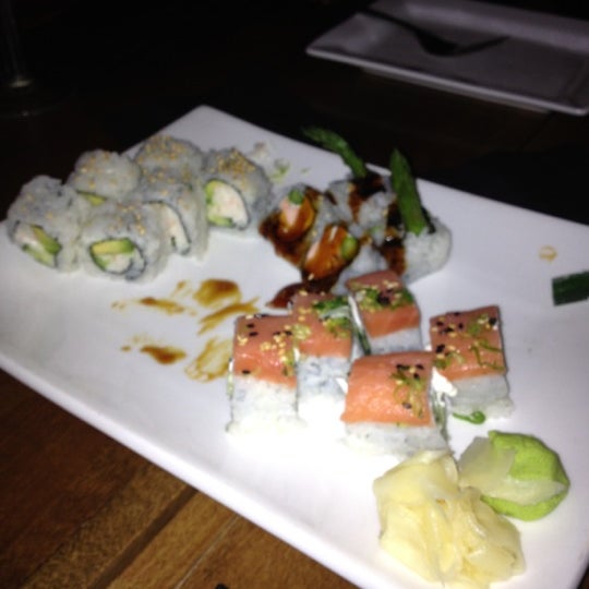 Foto scattata a Blue Sushi Sake Grill da Brandon C. il 8/19/2012