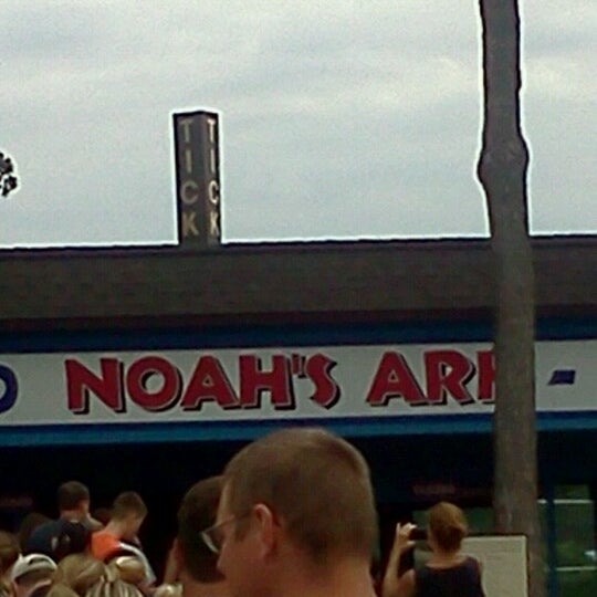 Foto tirada no(a) Noah&#39;s Ark por Heather K. em 8/15/2012