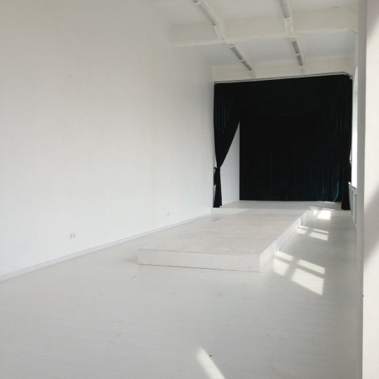 4/17/2012 tarihinde Katya B.ziyaretçi tarafından PT Studio'de çekilen fotoğraf