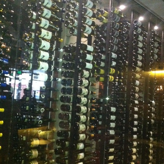 Foto diambil di Indulge Bistro and Wine Bar oleh Michael A. pada 8/16/2012