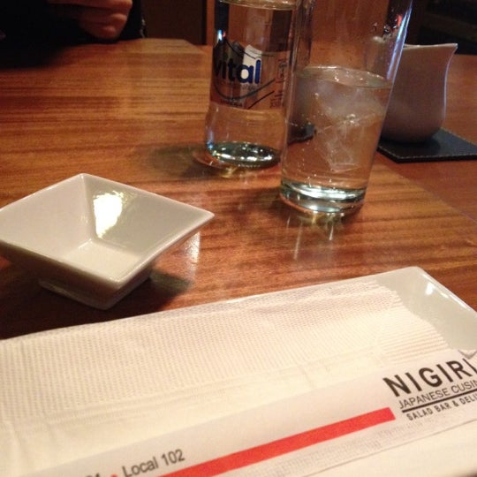 8/24/2012にElena P.がNigiri Sushi Barで撮った写真