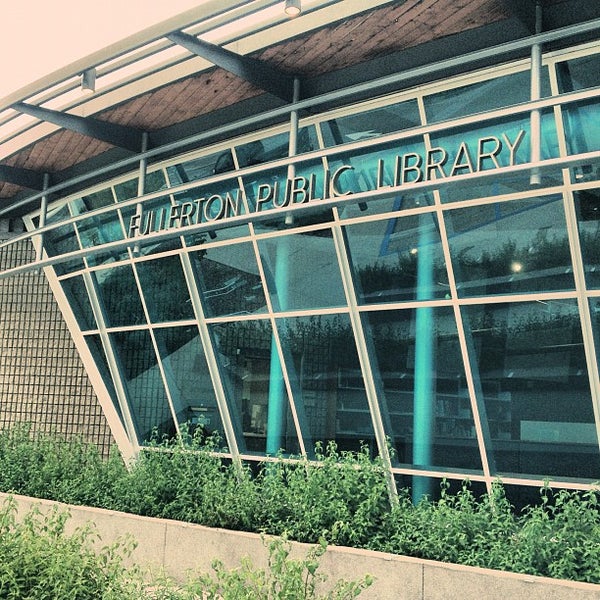 6/22/2012 tarihinde Christopher D.ziyaretçi tarafından Fullerton Public Library - Main Branch'de çekilen fotoğraf