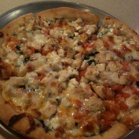 Photo taken at Old Shawnee Pizza &amp; Italian Kitchen by Jenny V. on 4/21/2012