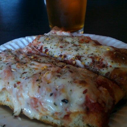 Снимок сделан в Hoboken Pizza &amp; Beer Joint пользователем ☆ La la la L. 9/4/2012