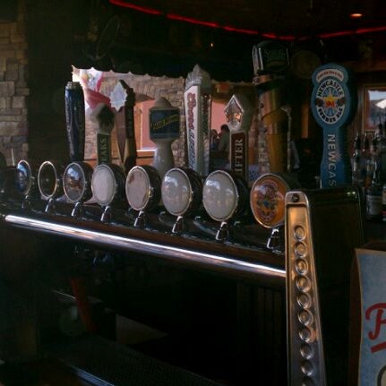 Foto diambil di Cadillac Ranch Southwestern Bar &amp; Grill oleh Sean M. pada 6/21/2012